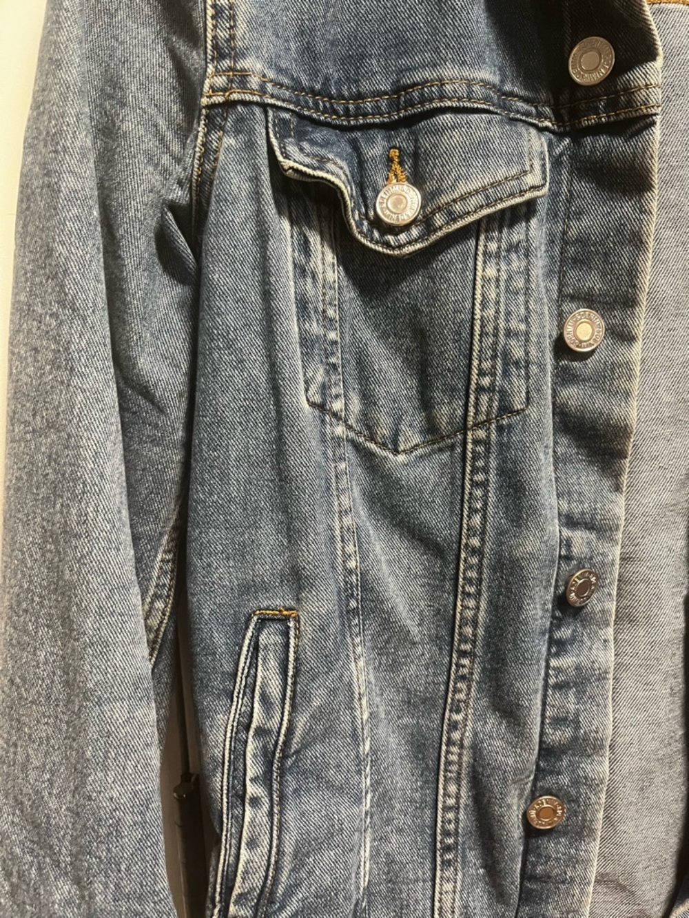 H&M Women's Denim Jacket - Faded Blue - Picture 2 of 5